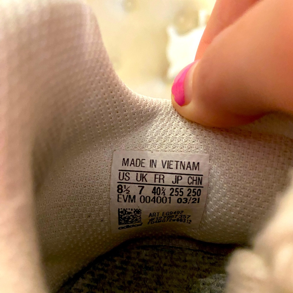 White Adidas tennis shoes - Picture 4 of 4